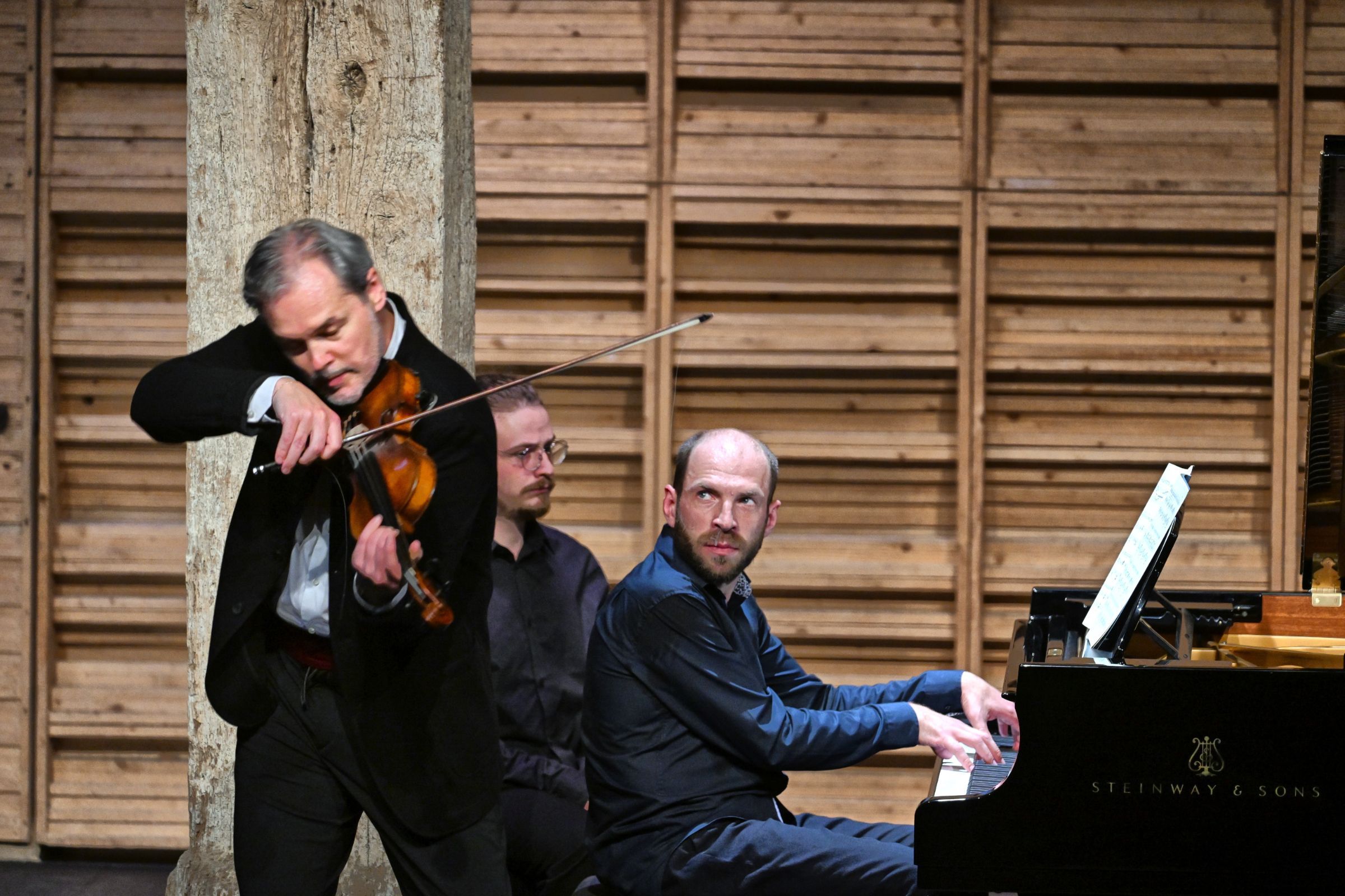 Vadim Repin et Andrei Korobeinikov dans la Grange de Meslay © Gérard Proust