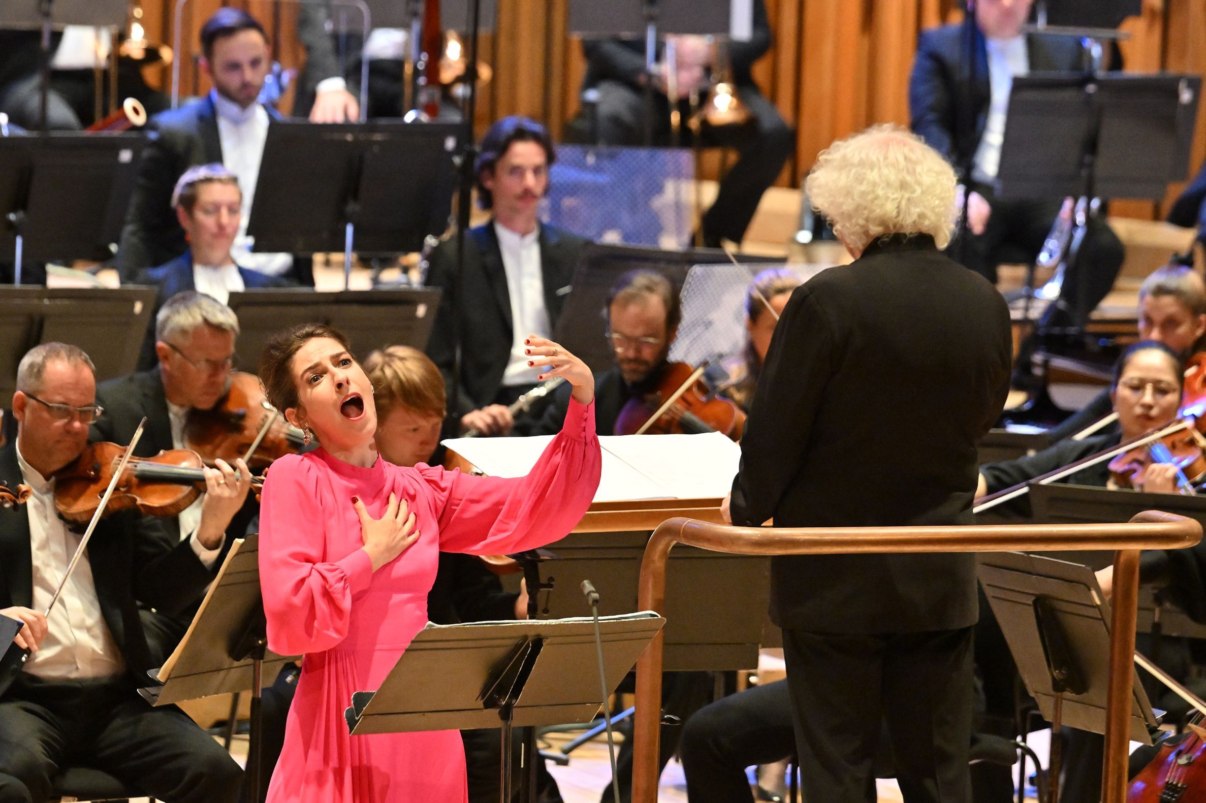 Faustine de Monès, Sir Simon Rattle and the London Symphony Orchestra &copy; LSO | Mark Allan