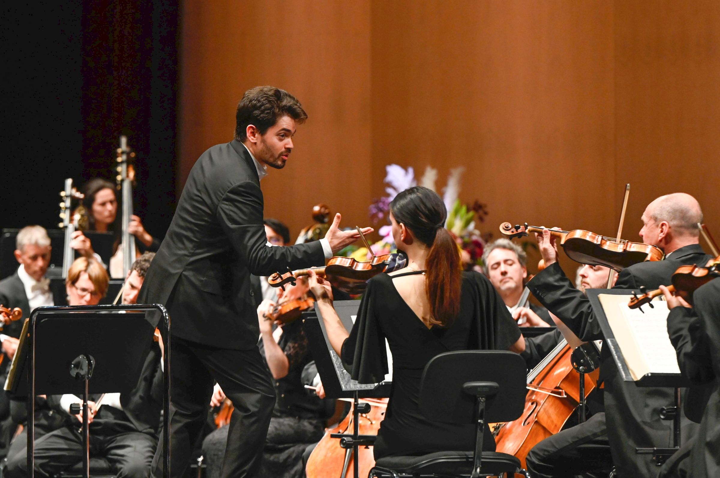 Lahav Shani dirigiert das Rotterdam Philharmonic Orchestra &copy; Andrea Kremper