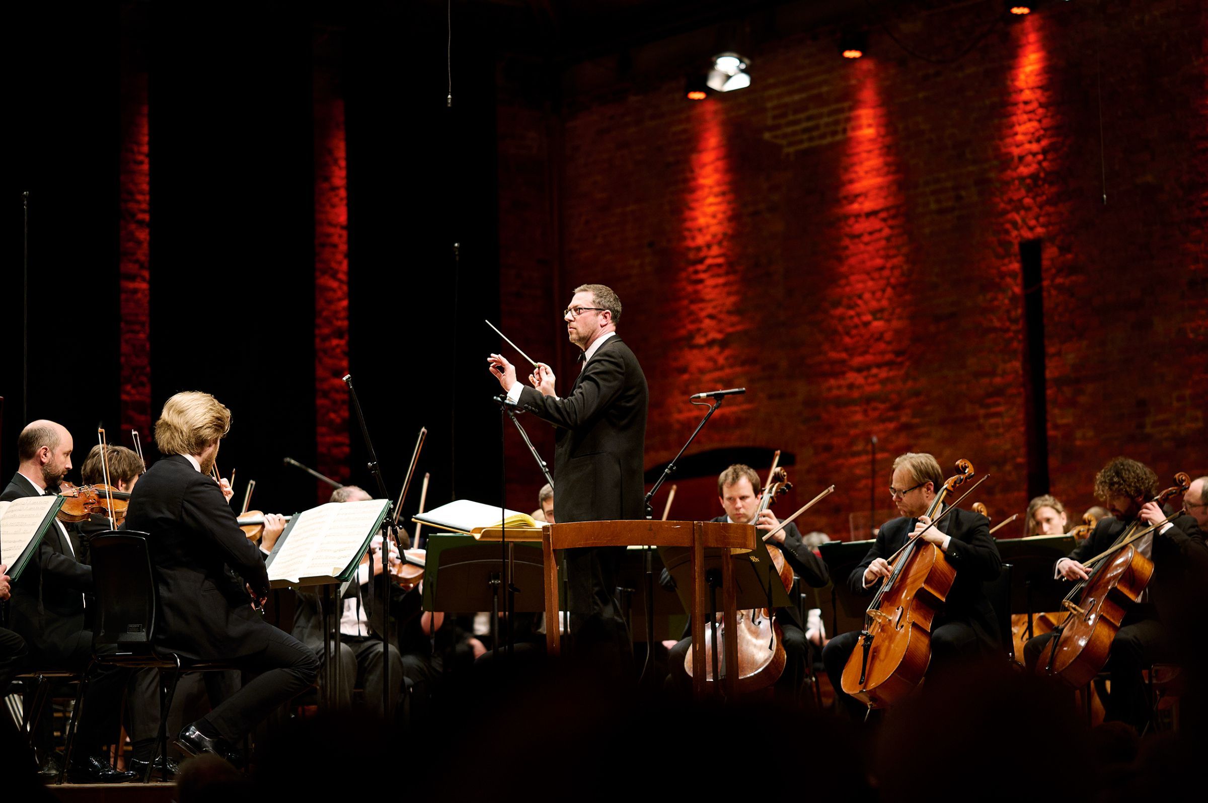 John Wilson conducts the Sinfonia of London &copy; Britten Pears Arts