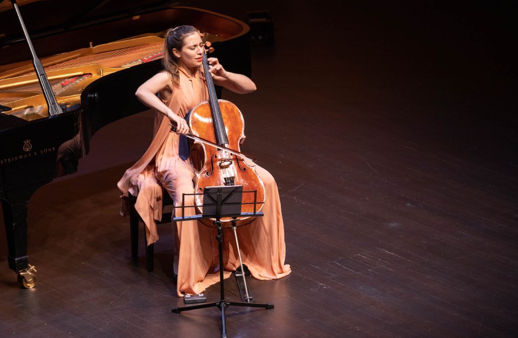 La violonchelista Camille Thomas en la sala de c&aacute;mara del Auditorio de Tenerife &copy; Miguel Barreto | Auditorio de Tenerife