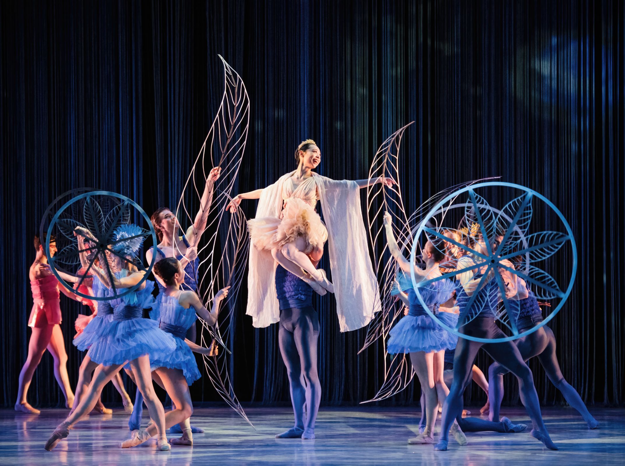 Tulsa Ballet in Andrew McNicol's <i>Cinderella</i> © Kate Luber