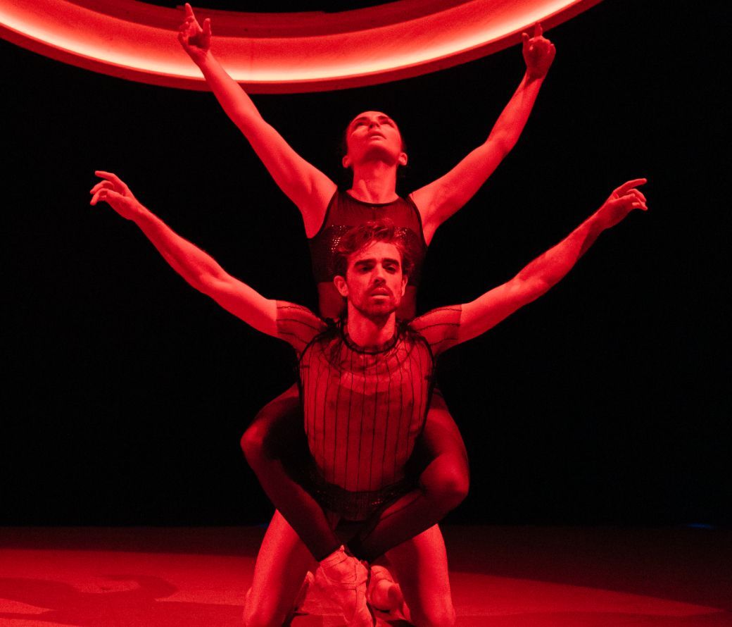 Iván Delgrado del Río and Casey Nokomis Pereira in Andrew McNicol's <i>Moonbend</i> © A Dancers Lens