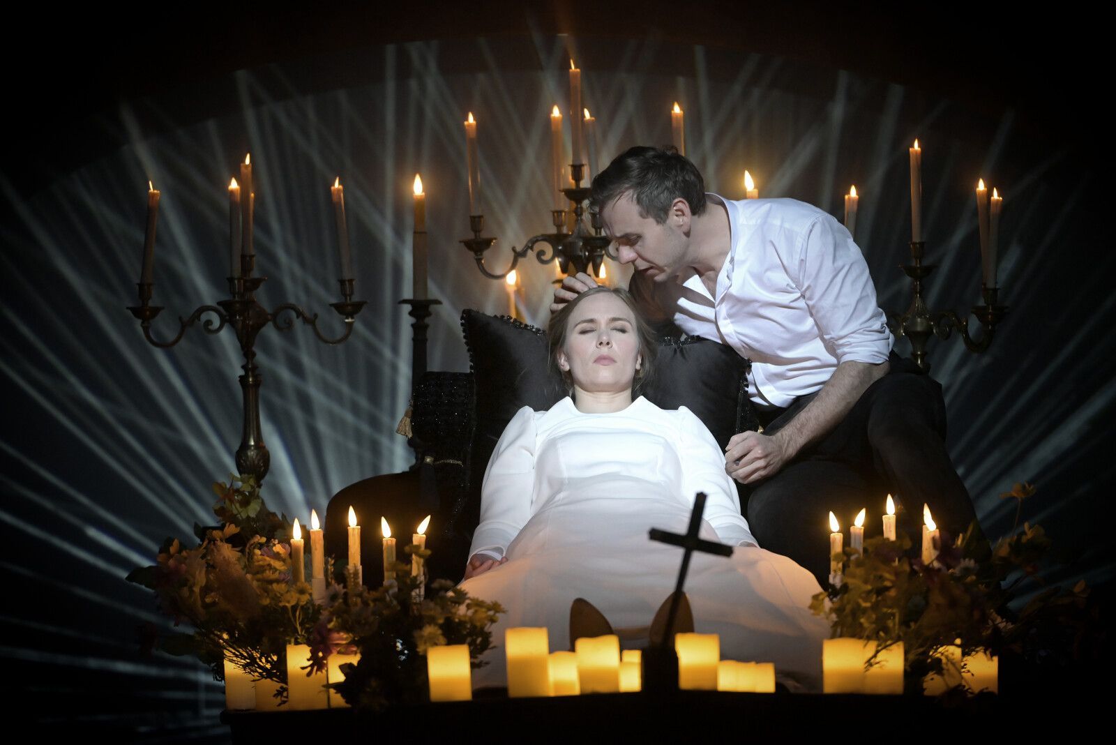 Benjamin Bernheim (Roméo), Elsa Dreisig (Juliette) © Opéra national de Paris | Vincent Pontet