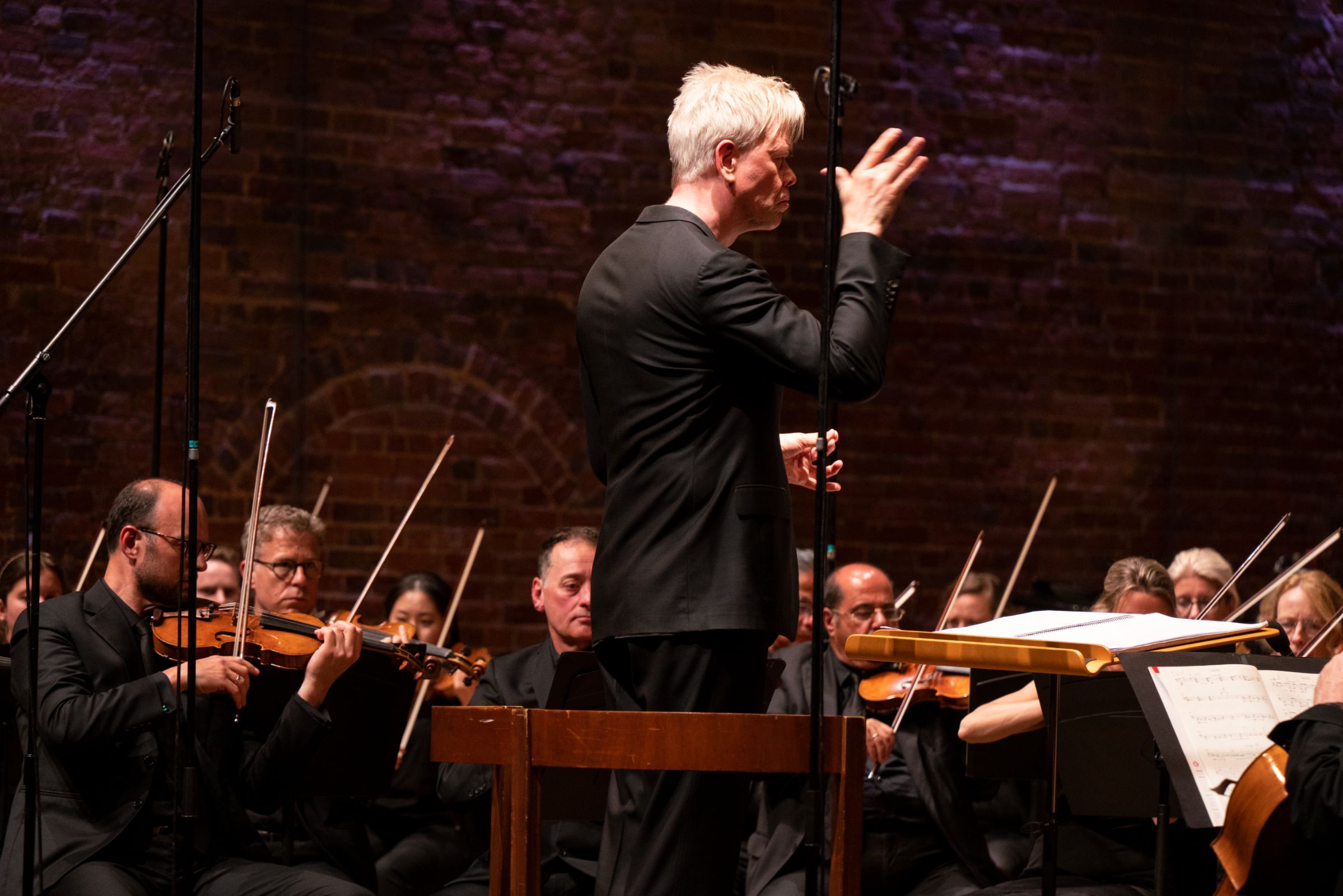 Hannu Lintu conducts the BBC Symphony Orchestra © Britten Pears Arts