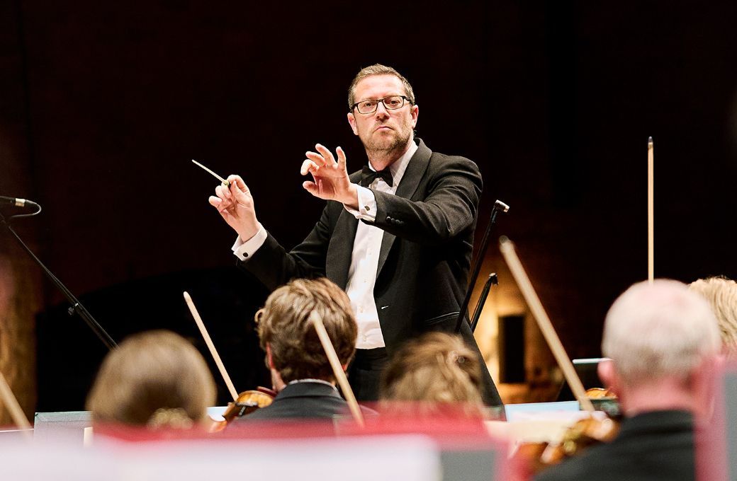 John Wilson conducts the Sinfonia of London &copy; Britten Pears Arts