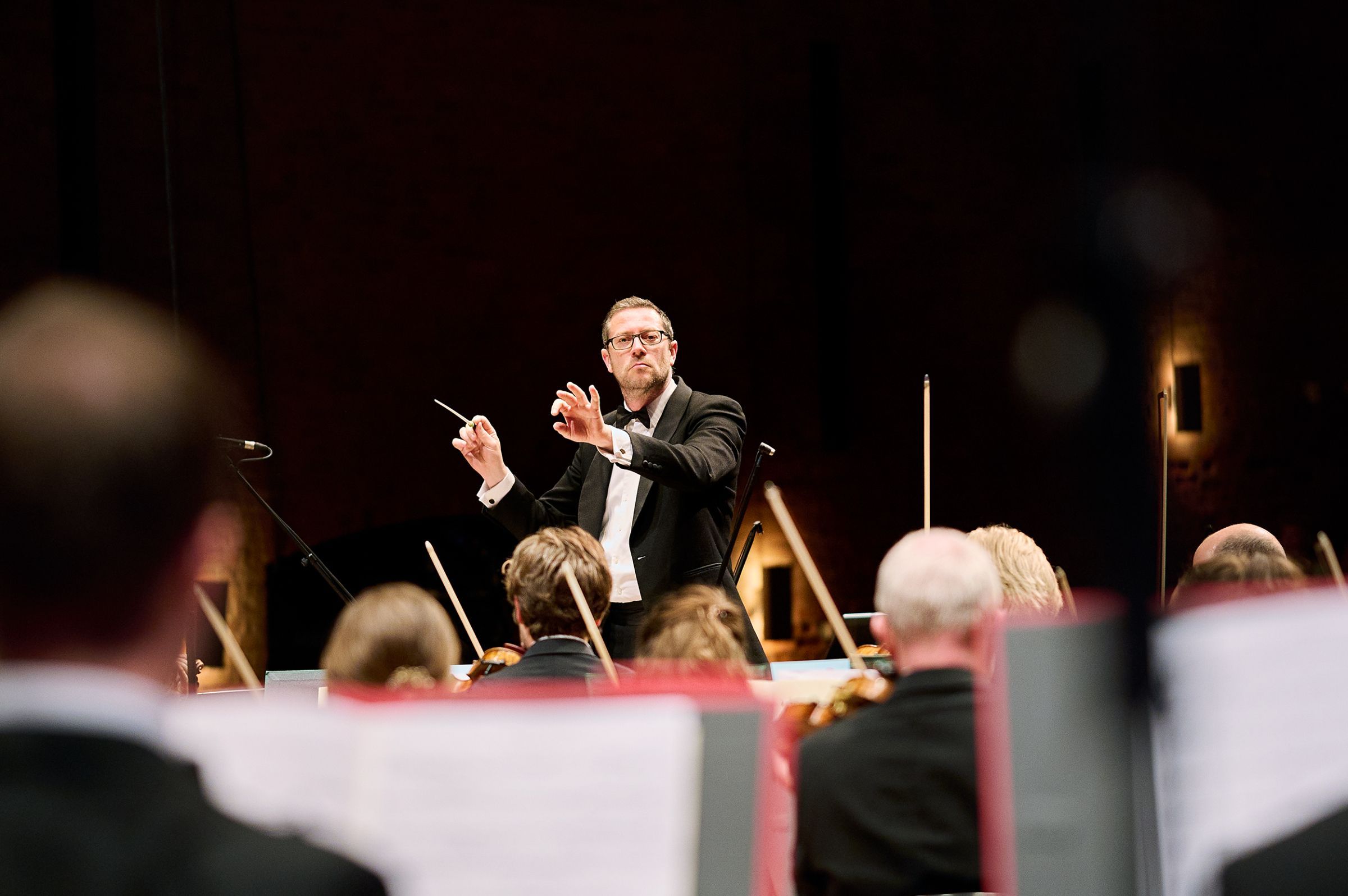 John Wilson conducts the Sinfonia of London &copy; Britten Pears Arts