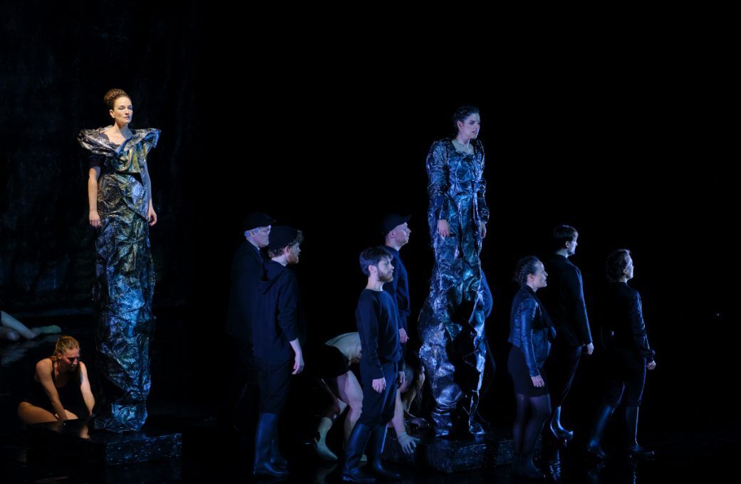 Kate Lindsey (Dido), Ana Vieira Leite (Belinda) y el coro de Les Arts Florissants &copy; Paco Amate | Gran Teatre del Liceu