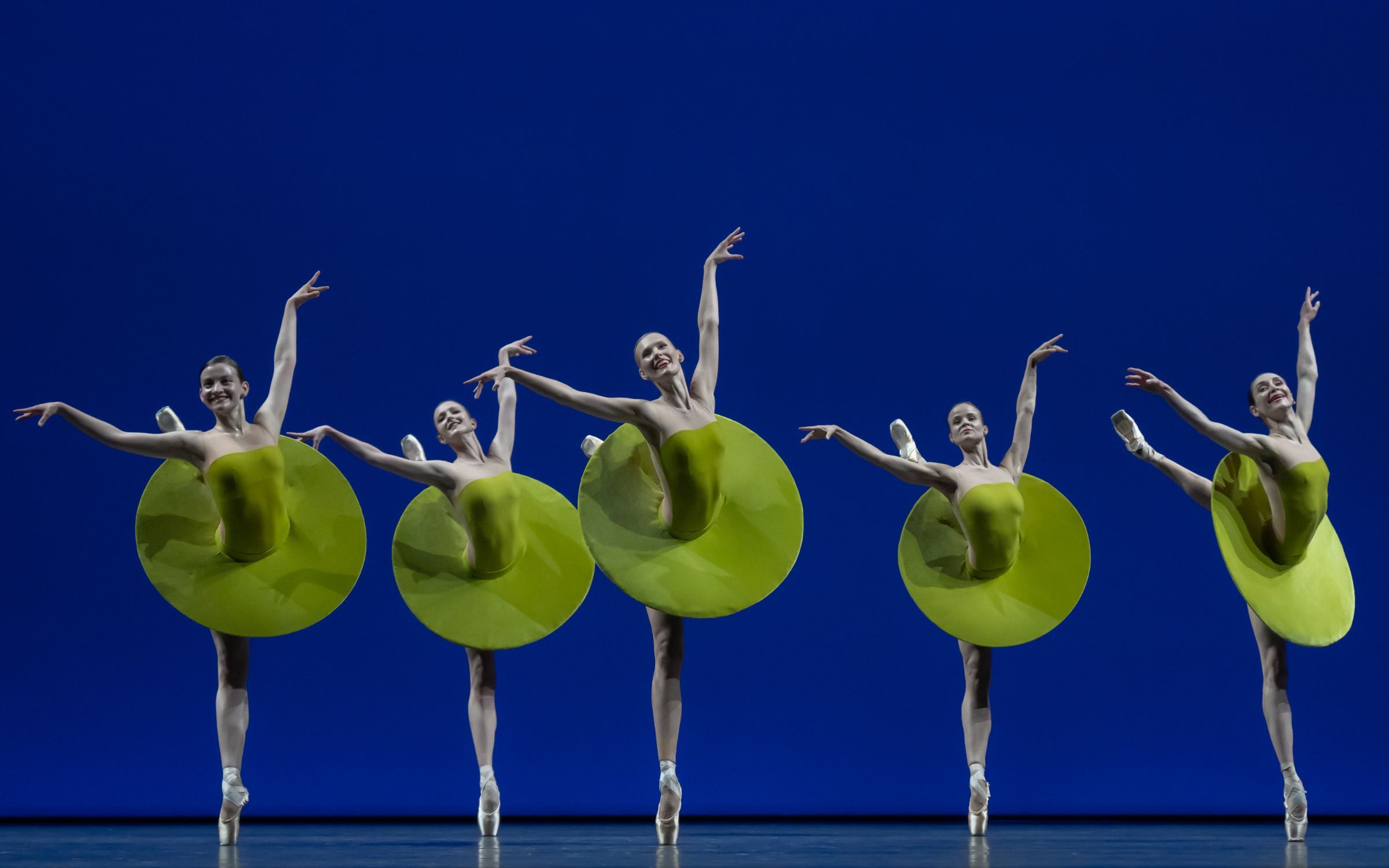 Dutch National Ballet in William Forsythe's <i>The Vertiginous Thrill of Exactitude</i> © Sasha Gouliaev