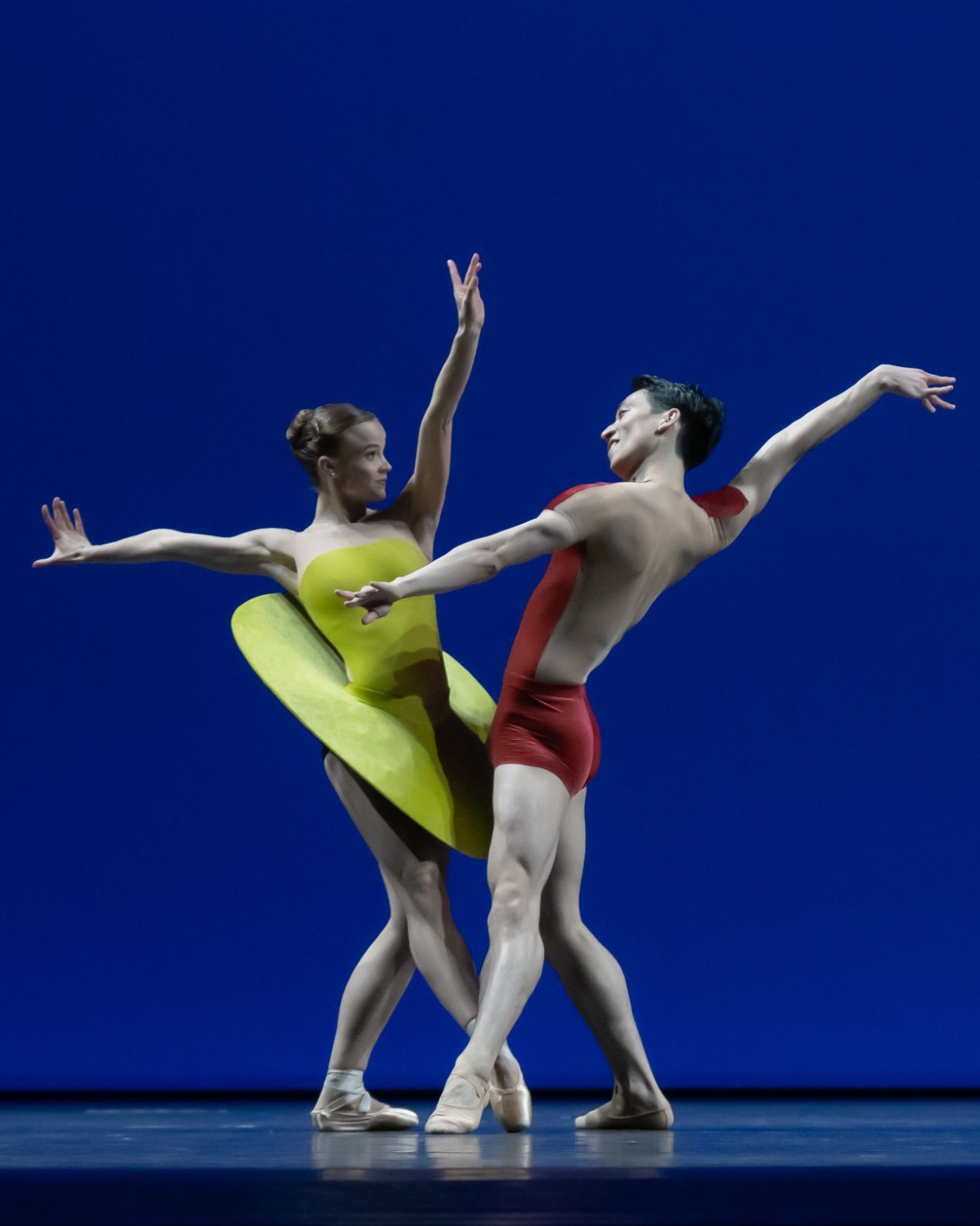 Nina Tonoli and Sho Yamada in William Forsythe's <i>The Vertiginous Thrill of Exactitude</i> © Sasha Gouliaev