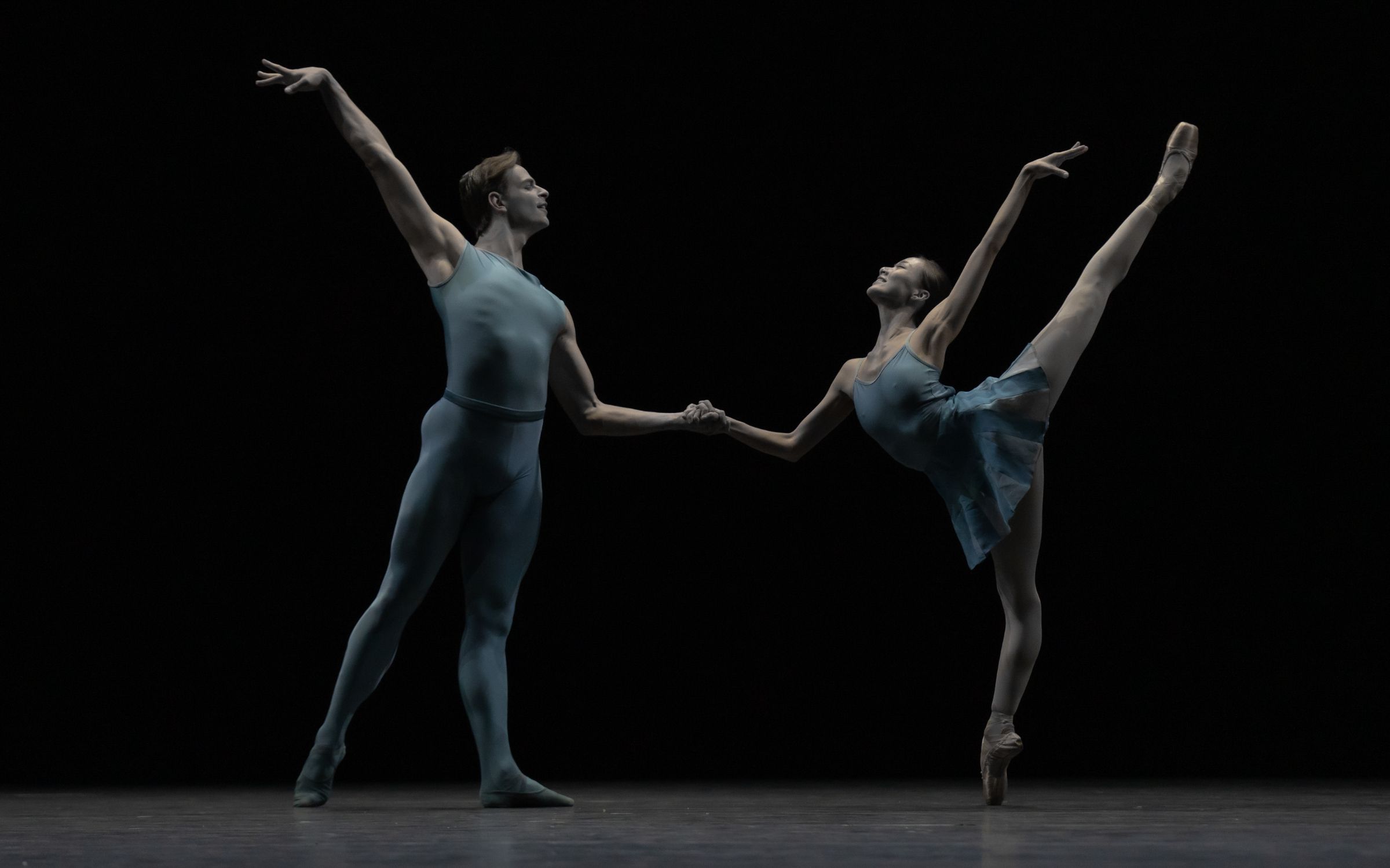Jacob Feyferlik and Yuan Yuan Zhang in William Forsythe's <i>Blake Works I</i> © Sasha Gouliaev