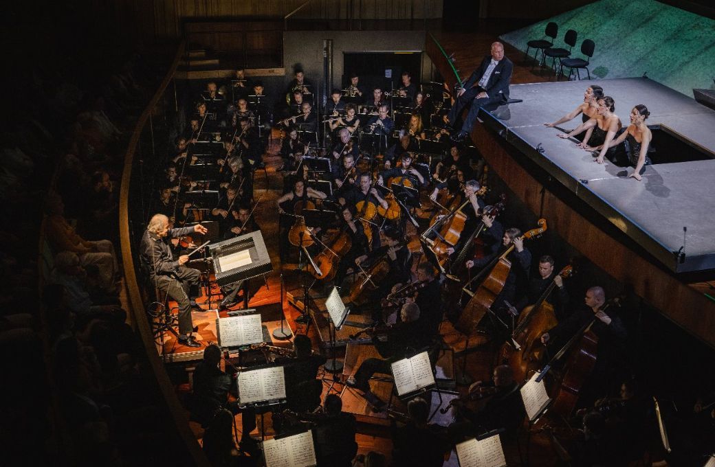 &Aacute;d&aacute;m Fischer conducts the Hungarian Radio Symphony Orchestra &copy; Szilvia Csibi | M&uuml;pa, Budapest