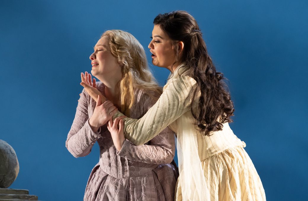 Sarah Gilford (Sophie) and Aigul Akhmetshina (Charlotte) © ROH | Bill Cooper