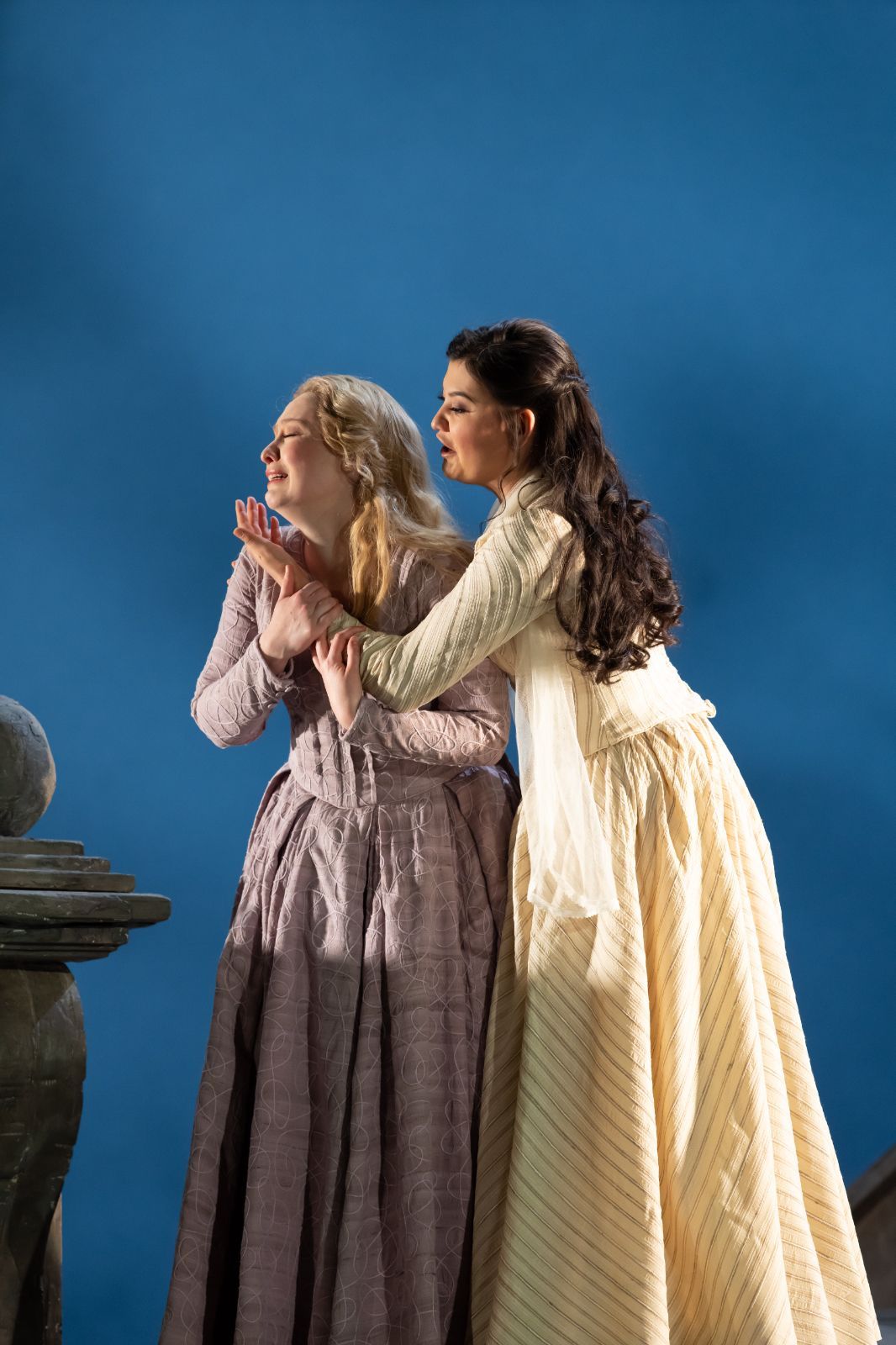 Sarah Gilford (Sophie) and Aigul Akhmetshina (Charlotte) © ROH | Bill Cooper