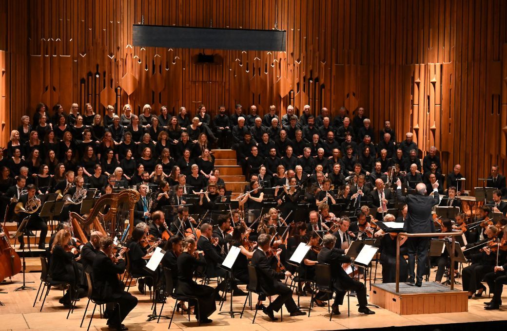 Fran&ccedil;ois-Xavier Roth conducts the London Symphony Chorus and Les Si&egrave;cles &copy; Mark Allan | Barbican