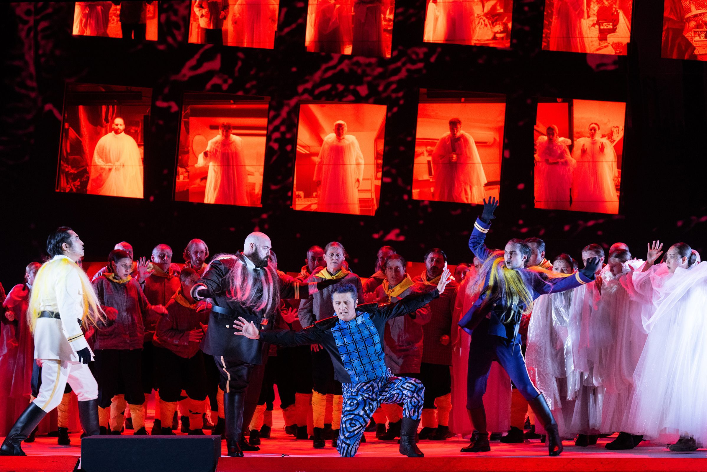 Piotr Beczała mit Xiaomeng Zhang (Ping), Iain Milne (Pang), Nathan Haller (Pong) &copy; Monika Rittershaus