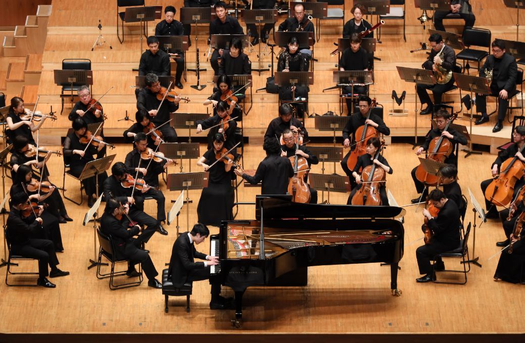 Eric Lu, Kerem Hasan and the Yomiuri Nippon Symphony Orchestra &copy; Yomiuri Nippon Symphony Orchestra | Photographer: Takashi Fujimoto
