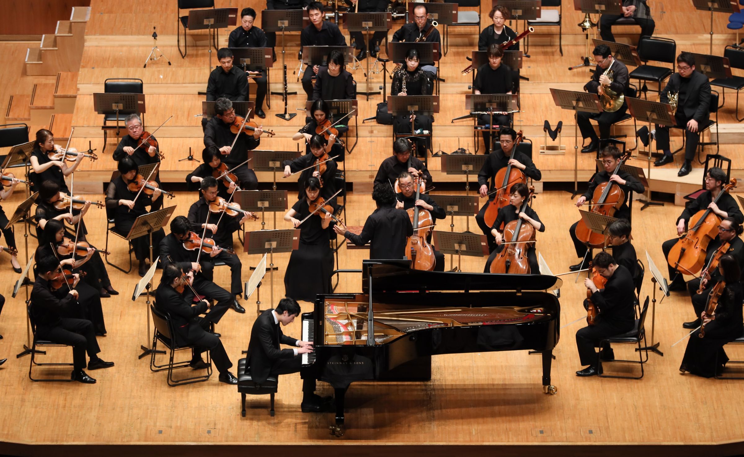 Eric Lu, Kerem Hasan and the Yomiuri Nippon Symphony Orchestra &copy; Yomiuri Nippon Symphony Orchestra | Photographer: Takashi Fujimoto