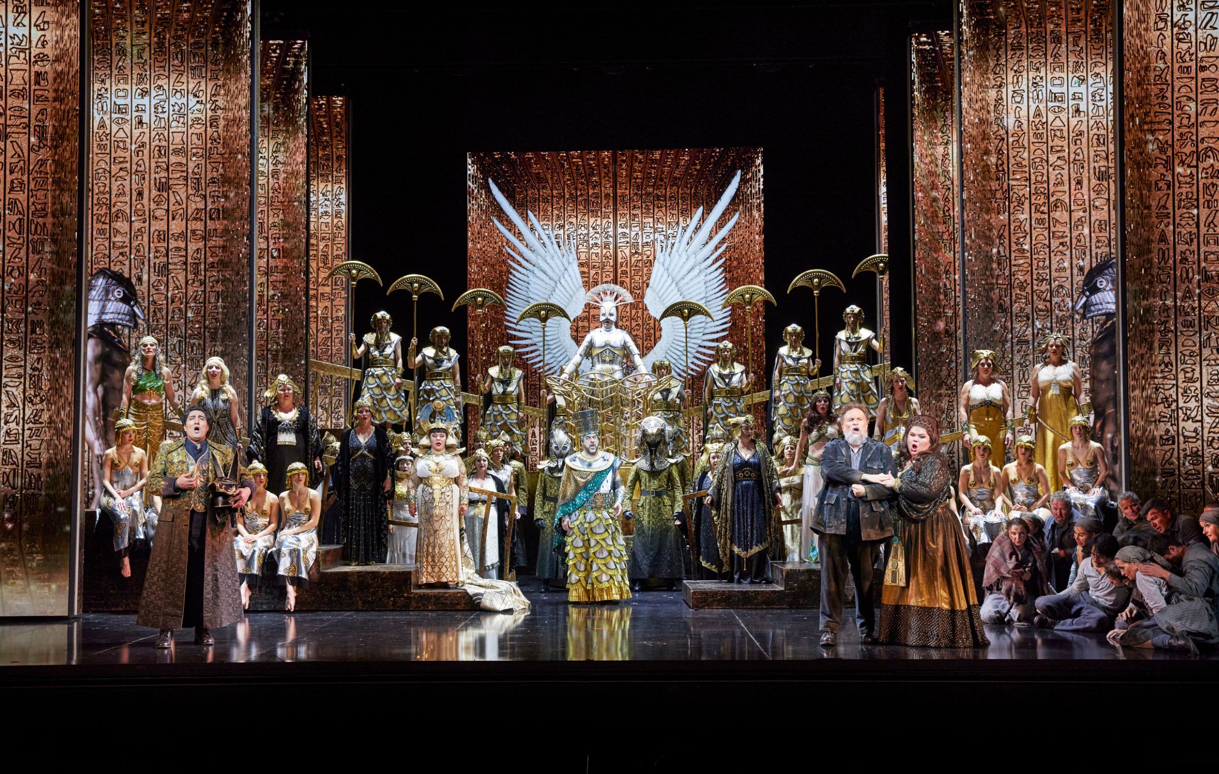 <i>Aida</i>, Act 2 finale © Keith Saunders