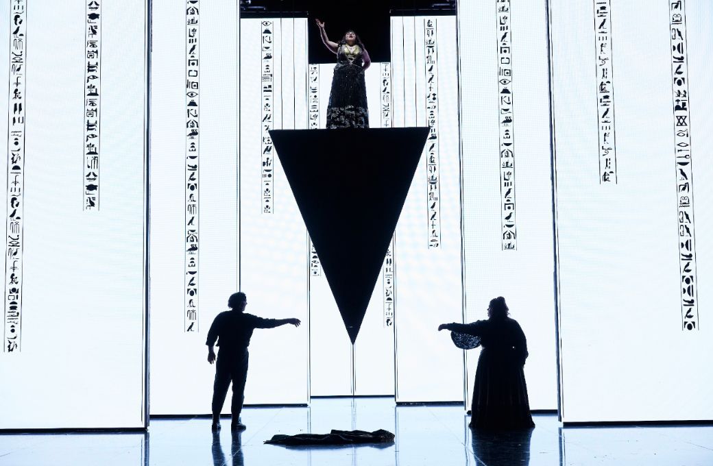 <i>Aida</i>, Act 4 finale © Keith Saunders