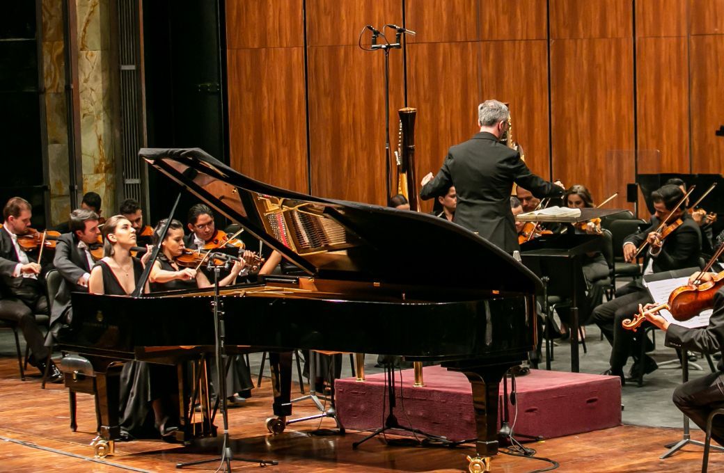Daniela Liebman al piano y José Luis Castillo al frente de la OFJ © Alfonso Hernández Martínez | Orquesta Filarmónica de Jalisco