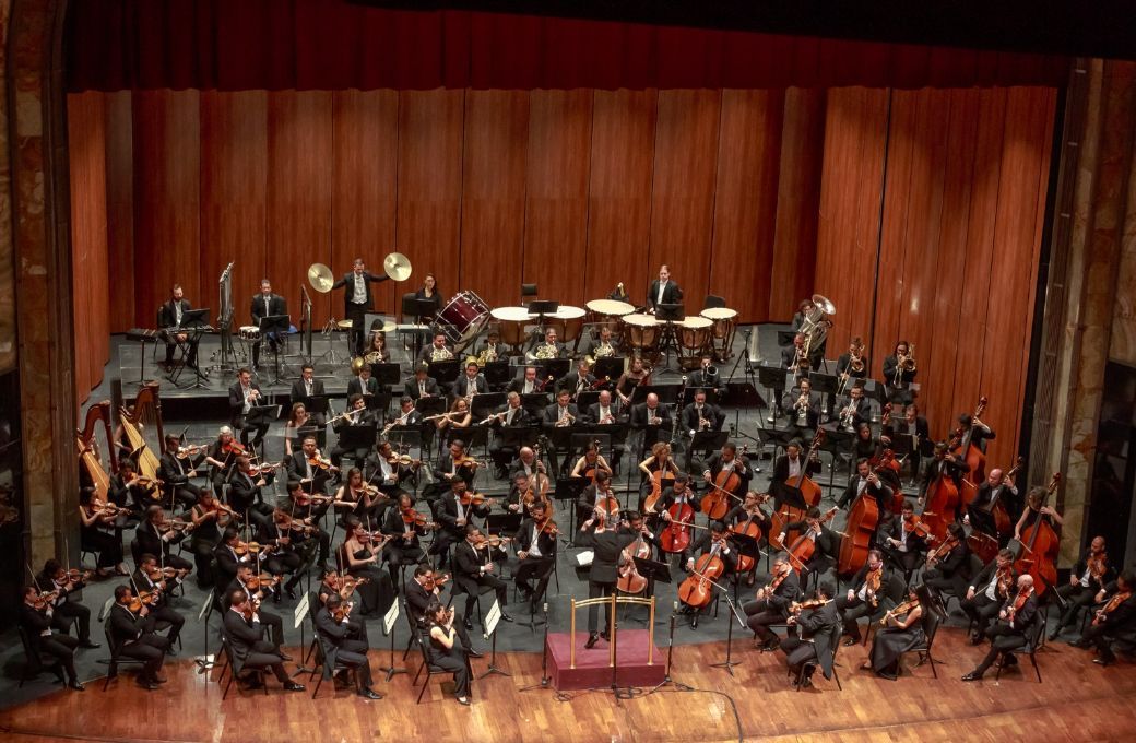 La Orquesta Filarmónica de Jalisco en el Palacio de Bellas Artes © INBAL/GPBA-Bernardo Arcos Mijailidis
