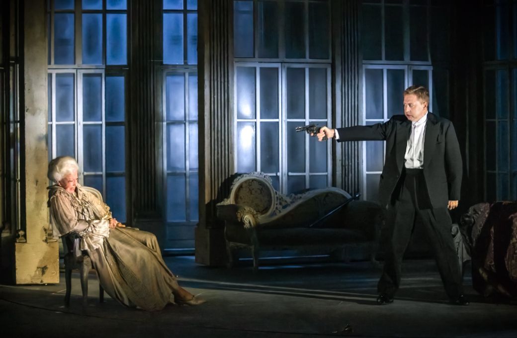 Dame Josephine Barstow (The Countess) and Eduard Martynyuk (Herman) © Craig Fuller