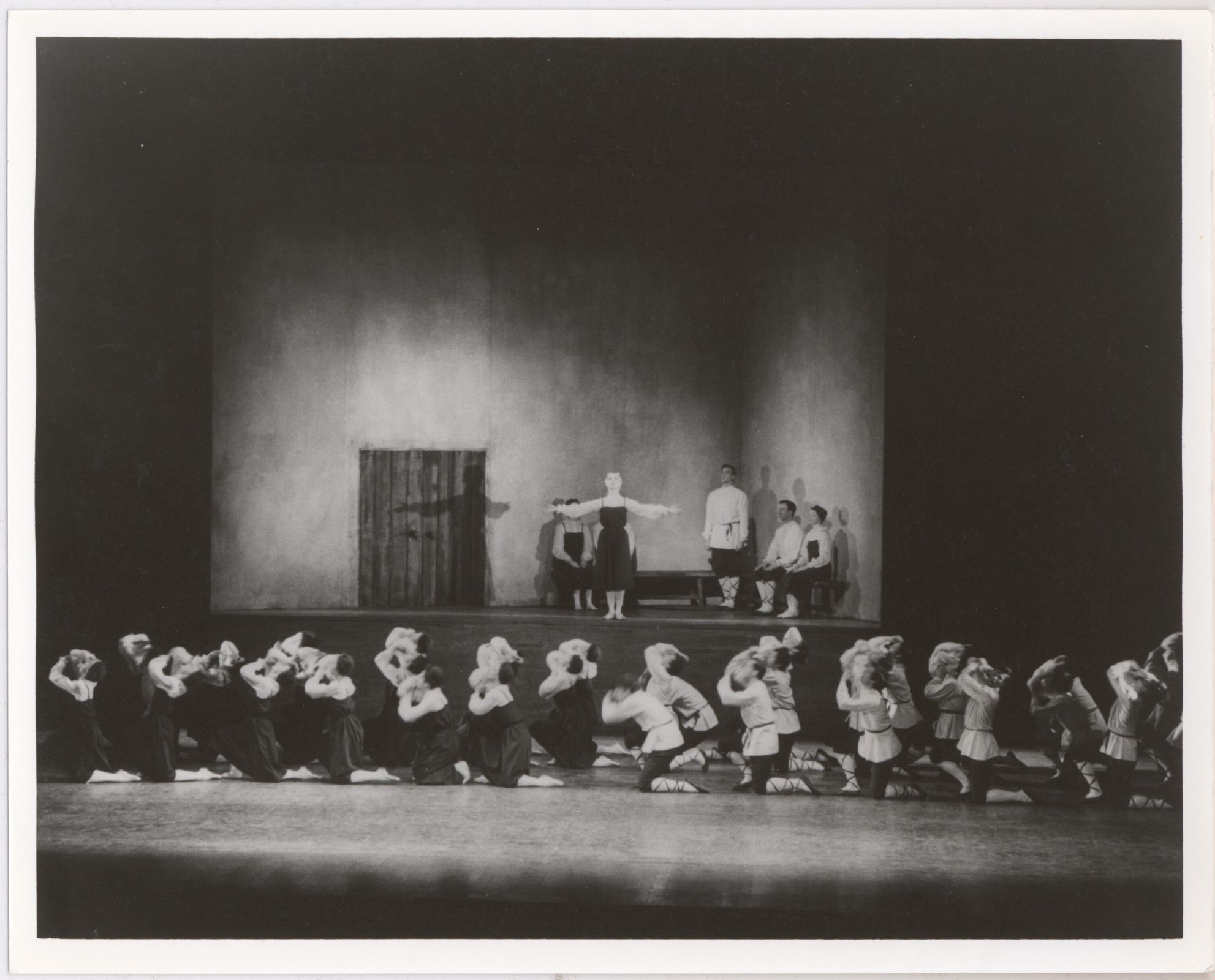 The Ballets Russes perform <i>Les Noces</i> (<i>Svadebka</i>) at the Teatro Colón, Buenos Aires, 1923 © Public Domain | Library of Congress