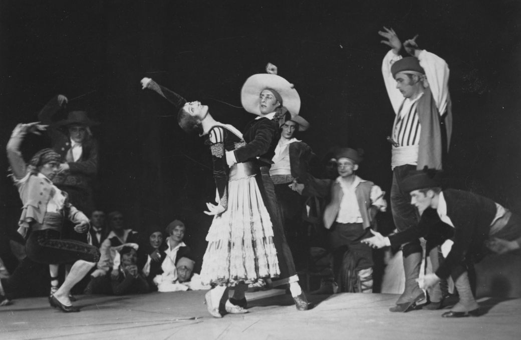 Ida Rubinstein dances in Nijinska’s <i>Boléro</i> in 1928, to music by Ravel © Collection of Robert Johnson | Wikimedia Commons