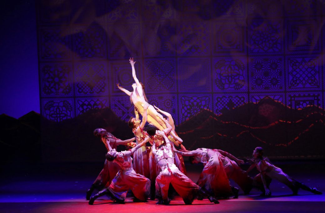 Catherine Hurlin in Christopher Wheeldon's <i>Like Water for Chocolate</i> &copy; Marty Sohl
