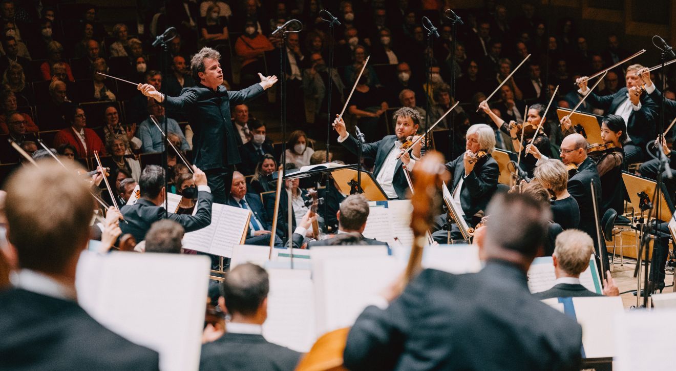 Bamberg Symphony and Chief Conductor Jakub Hrůša &copy; Marian Lenhard