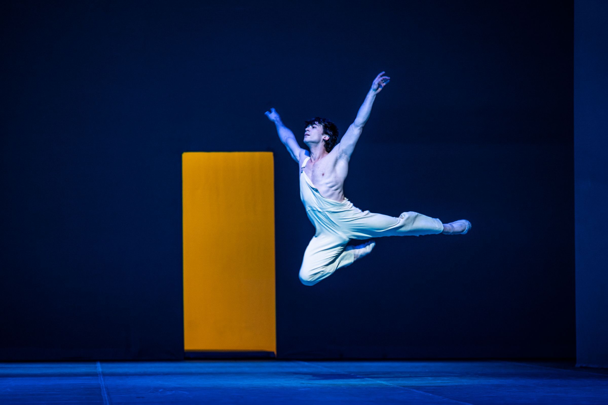 Alexandr Trusch as Aminta in John Neumeier's <i>Sylvia</i> &copy; Kiran West