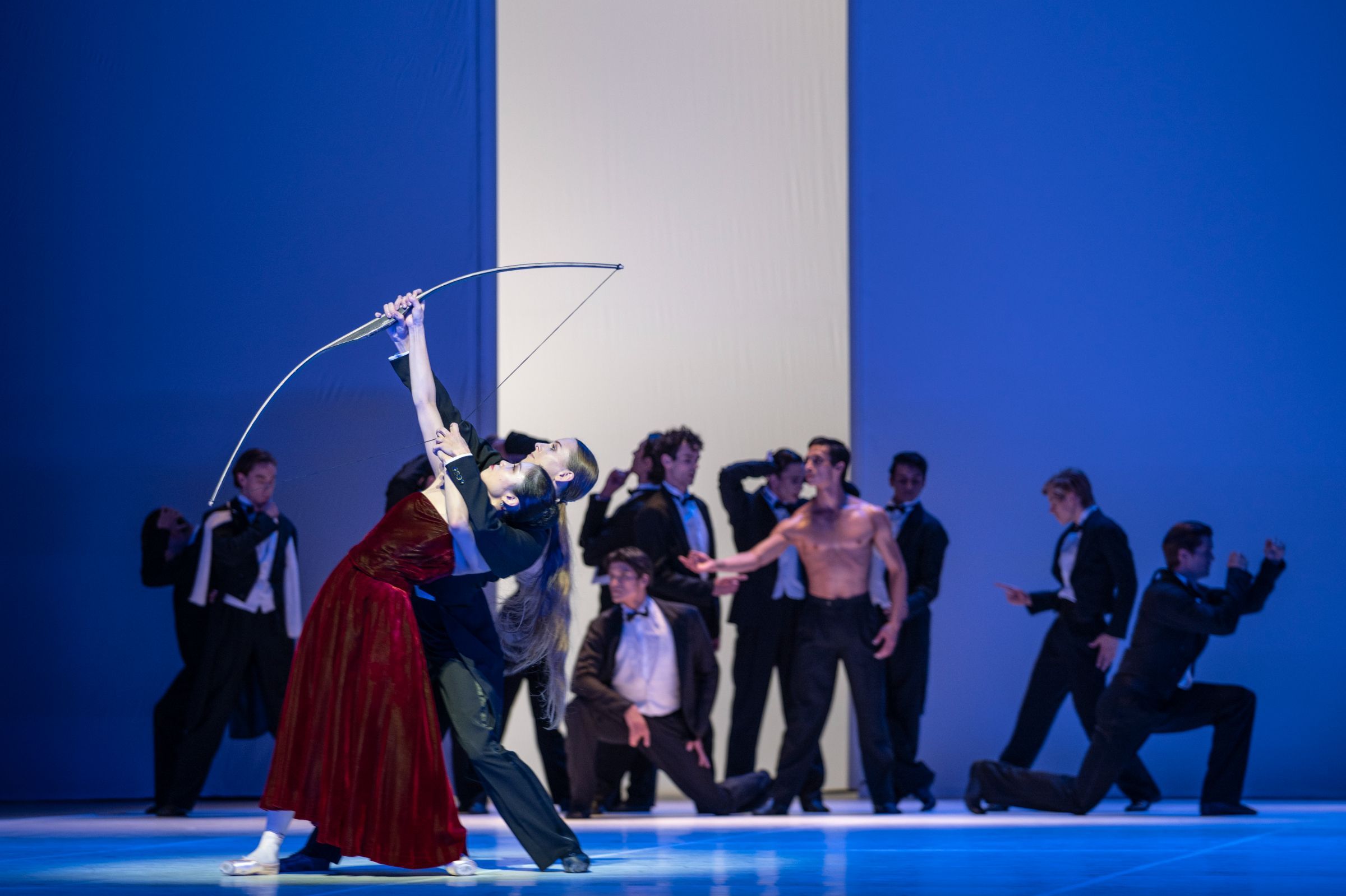 Madoka Sugai as Sylvia and Anna Laudere as Diana in John Neumeier's <i>Sylvia</i> &copy; Kiran West