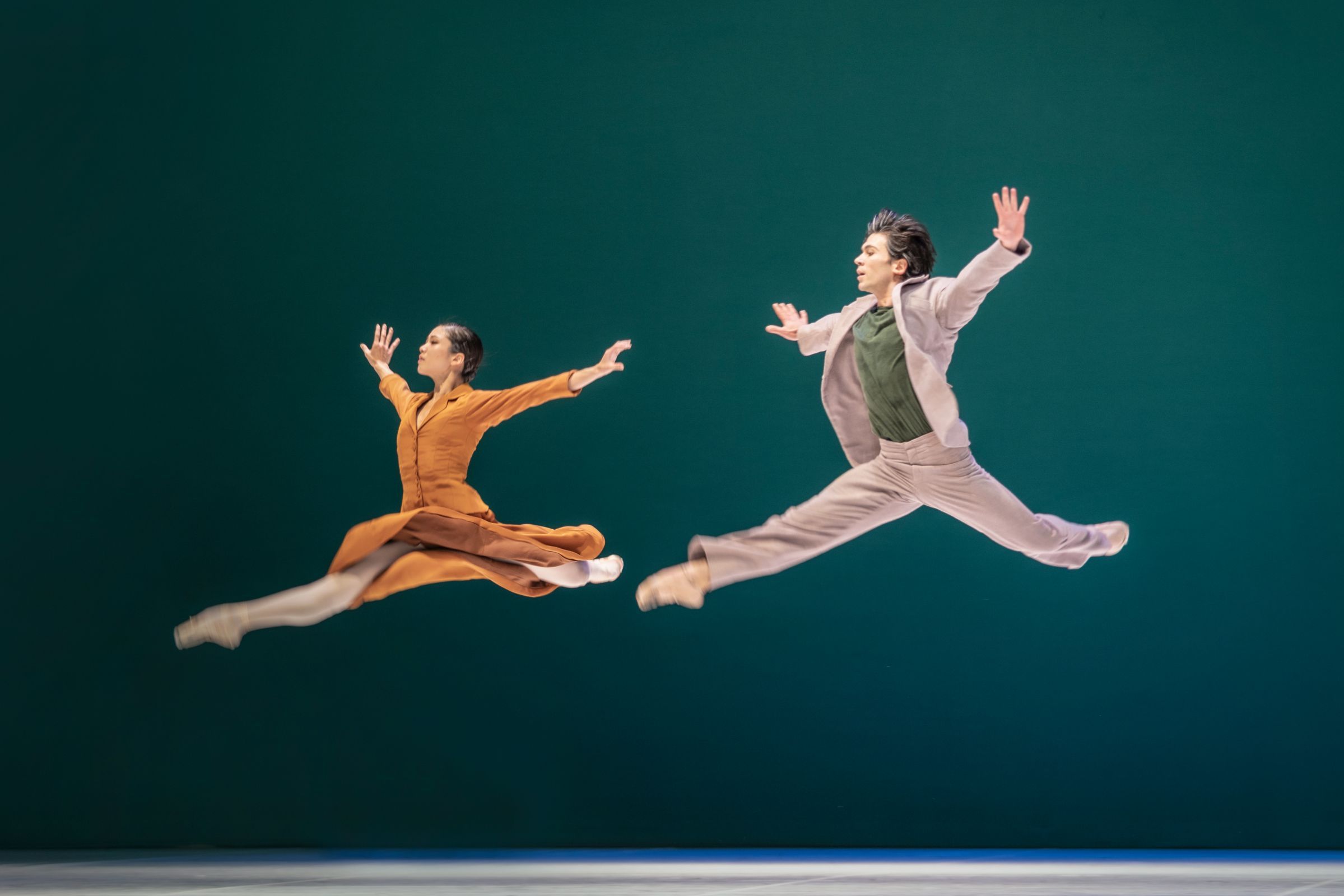 Madoka Sugai as Sylvia and Alexandr Trusch as Aminta in John Neumeier's <i>Sylvia</i> &copy; Kiran West