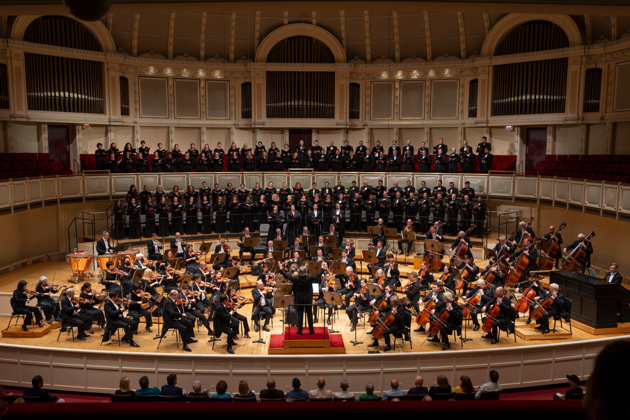 Riccardo Muti conducts the Chicago Symphony Orchestra and Chorus &copy; Todd Rosenberg