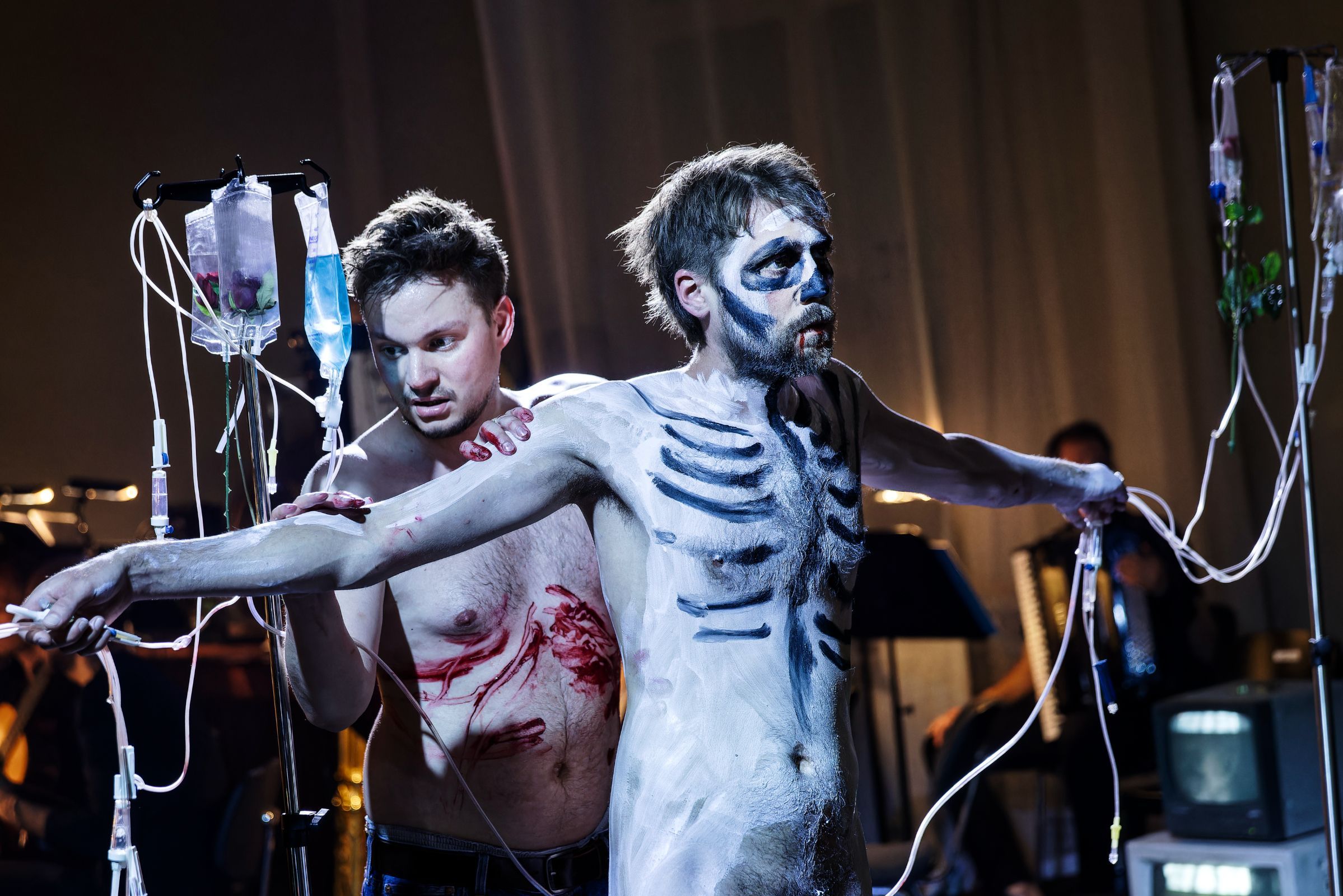 Jaka Mihelač (Thomas) and actor (Matthias) &copy; Gianmarco Bresadola