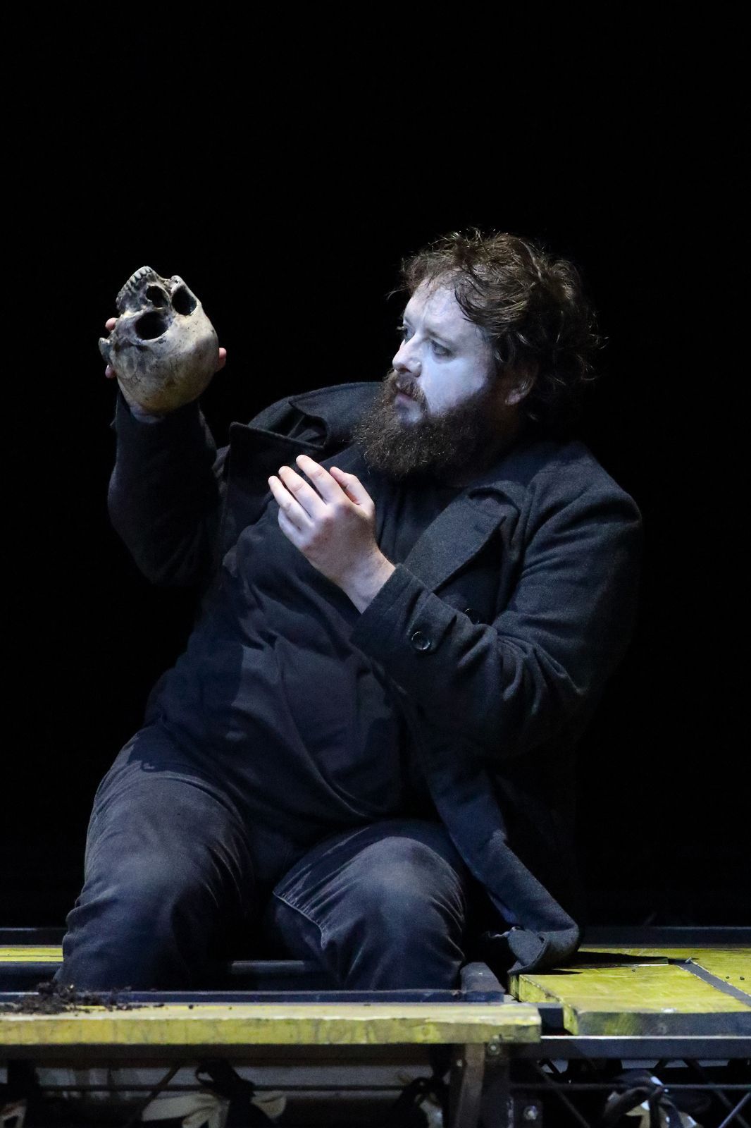 Allan Clayton (Hamlet) &copy; Wilfried Hösl