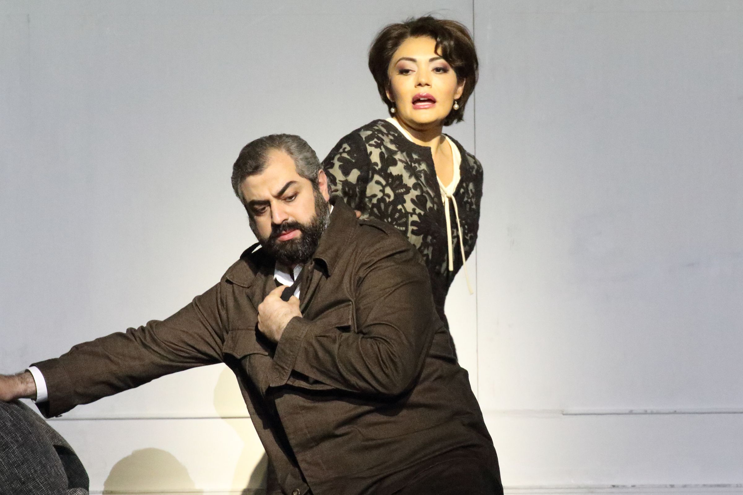 Arsen Soghomonyan (Otello) und Ailyn Pérez (Desdemona) &copy; Wilfried Hösl
