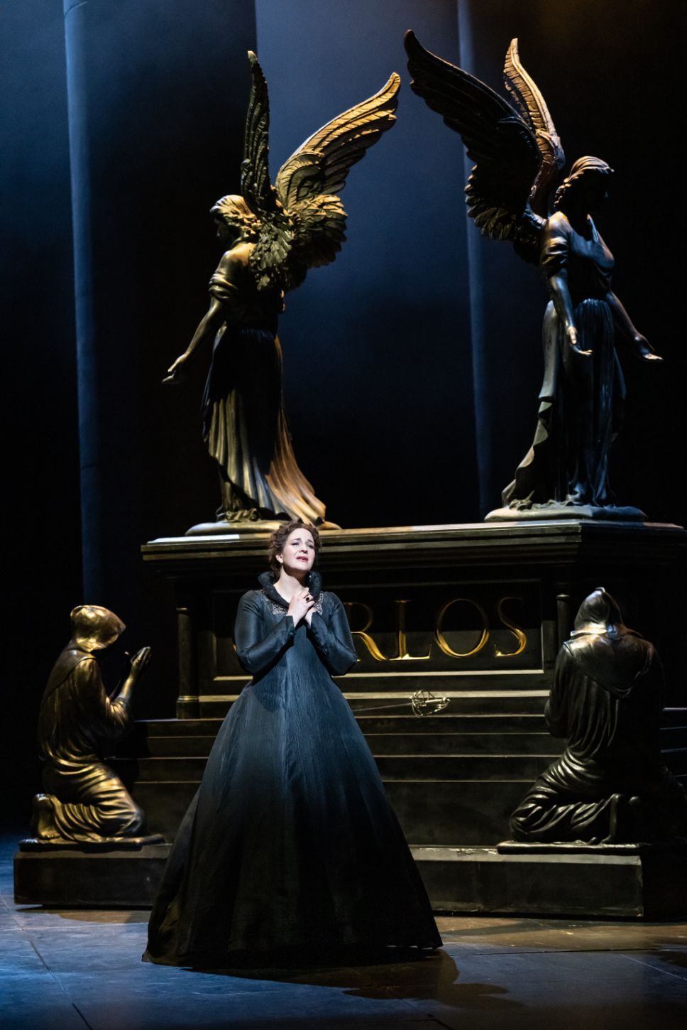 Lise Davidsen (Elisabetta) &copy; ROH | Bill Cooper