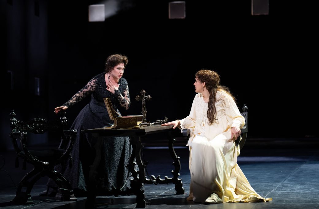 Yulia Matochkina (Eboli) and Lise Davidsen (Elisabetta) &copy; ROH | Bill Cooper