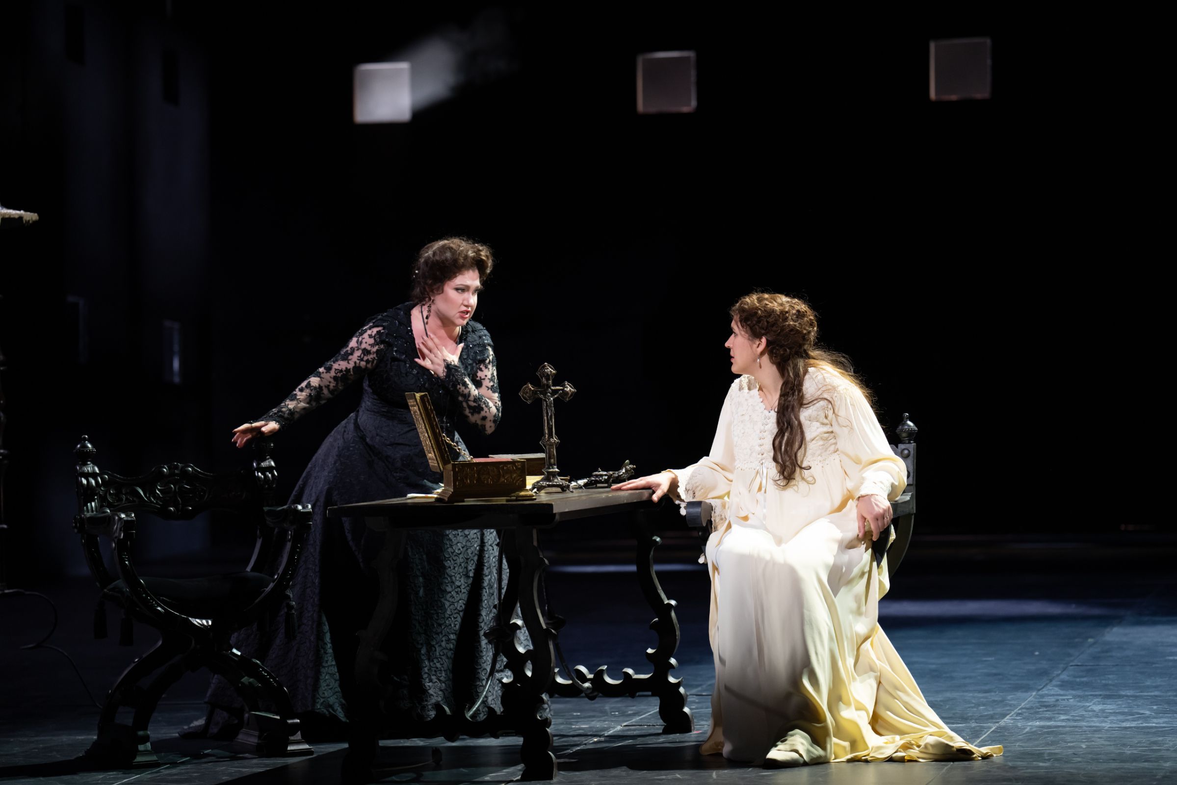 Yulia Matochkina (Eboli) and Lise Davidsen (Elisabetta) &copy; ROH | Bill Cooper