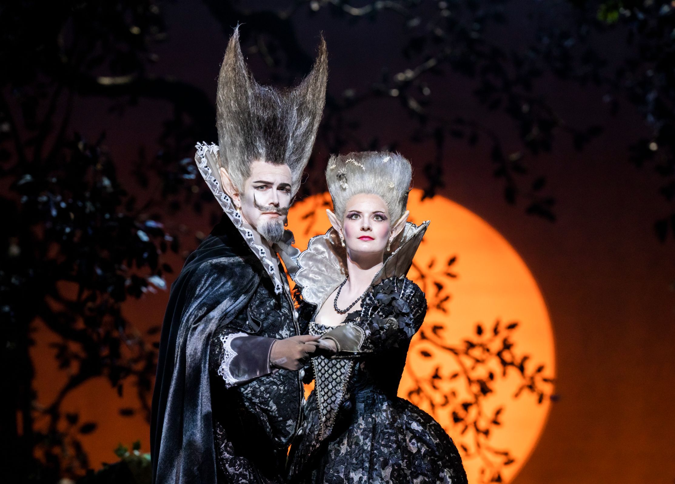 Tim Mead (Oberon) and Liv Redpath (Tytania) &copy; Glyndebourne Productions Ltd | Photo: Tristram Kenton