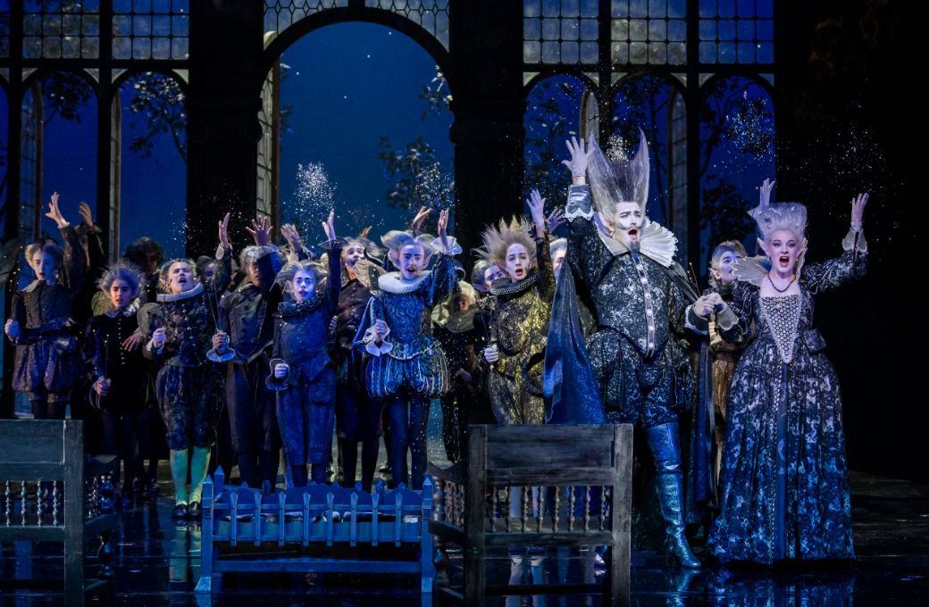 Tim Mead (Oberon), Liv Redpath (Tytania) and fairies &copy; Glyndebourne Productions Ltd | Photo: Tristram Kenton