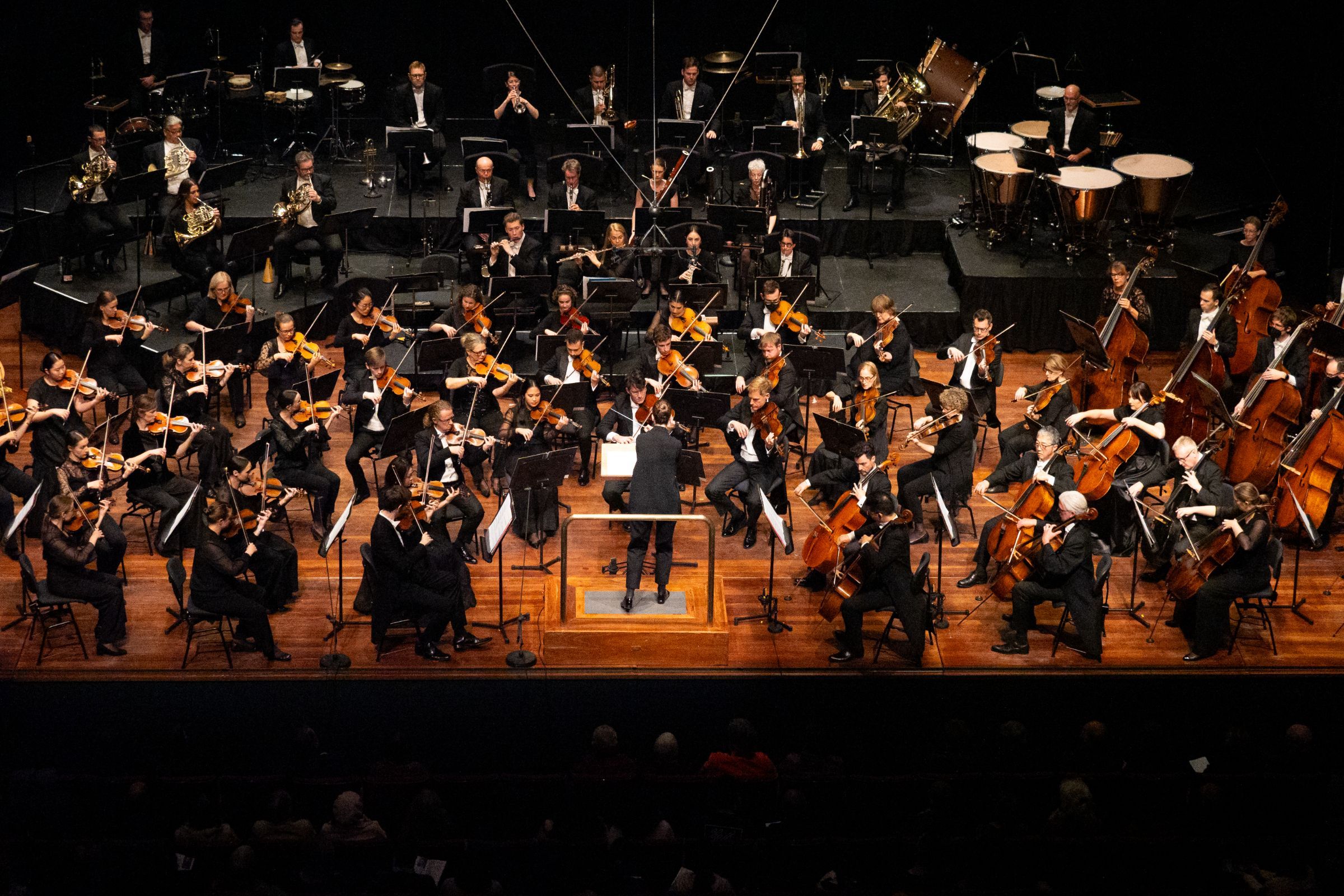 Elena Schwarz conducts the West Australian Symphony Orchestra &copy; Linda Dunjey