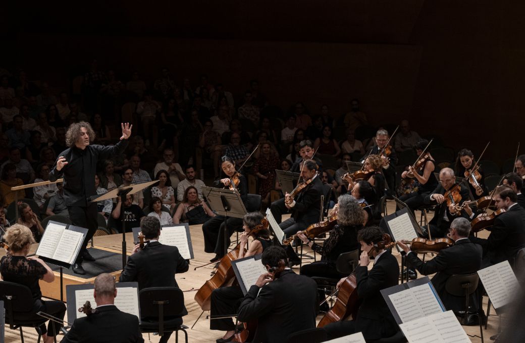 Nicolas Altstaedt al frente de la Orquestra Simf&ograve;nica de Barcelona i Nacional de Catalunya &copy; May Zircus | L'Auditori