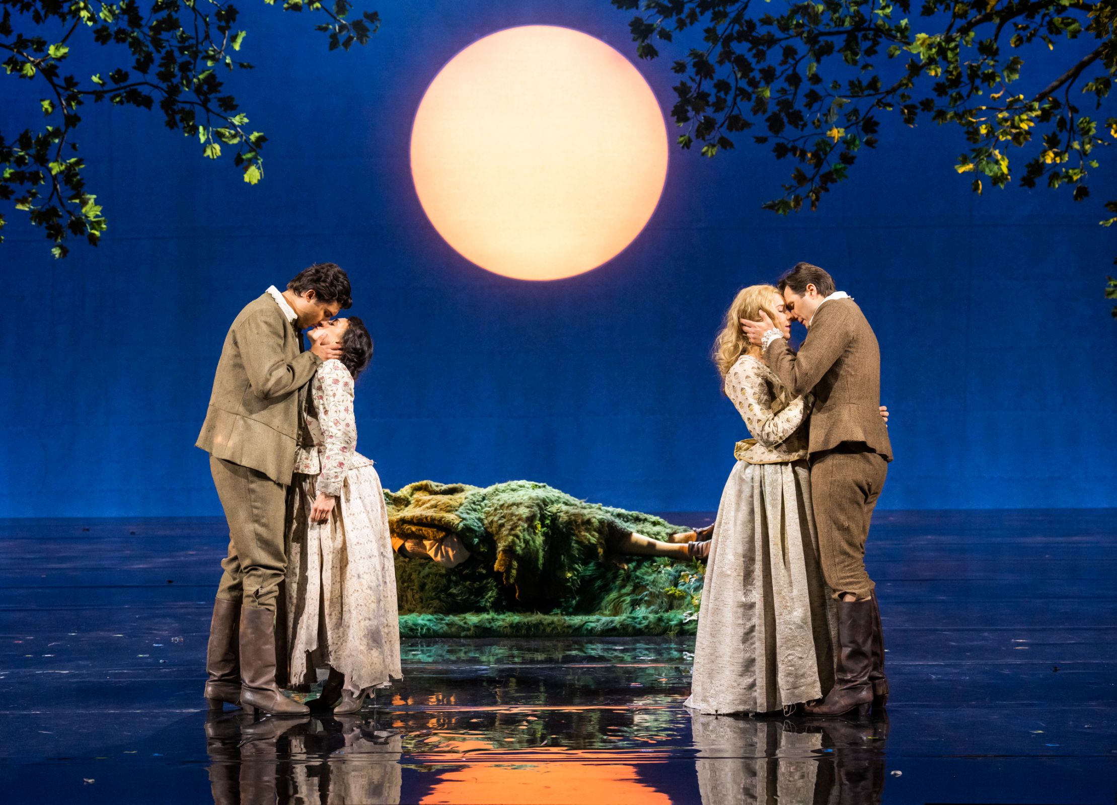 Caspar Singh (Lysander) Rachael Wilson (Hermia) Lauren Fagan (Helena), Samuel Dale Johnson &copy; Glyndebourne Productions Ltd | Photo: Tristram Kenton