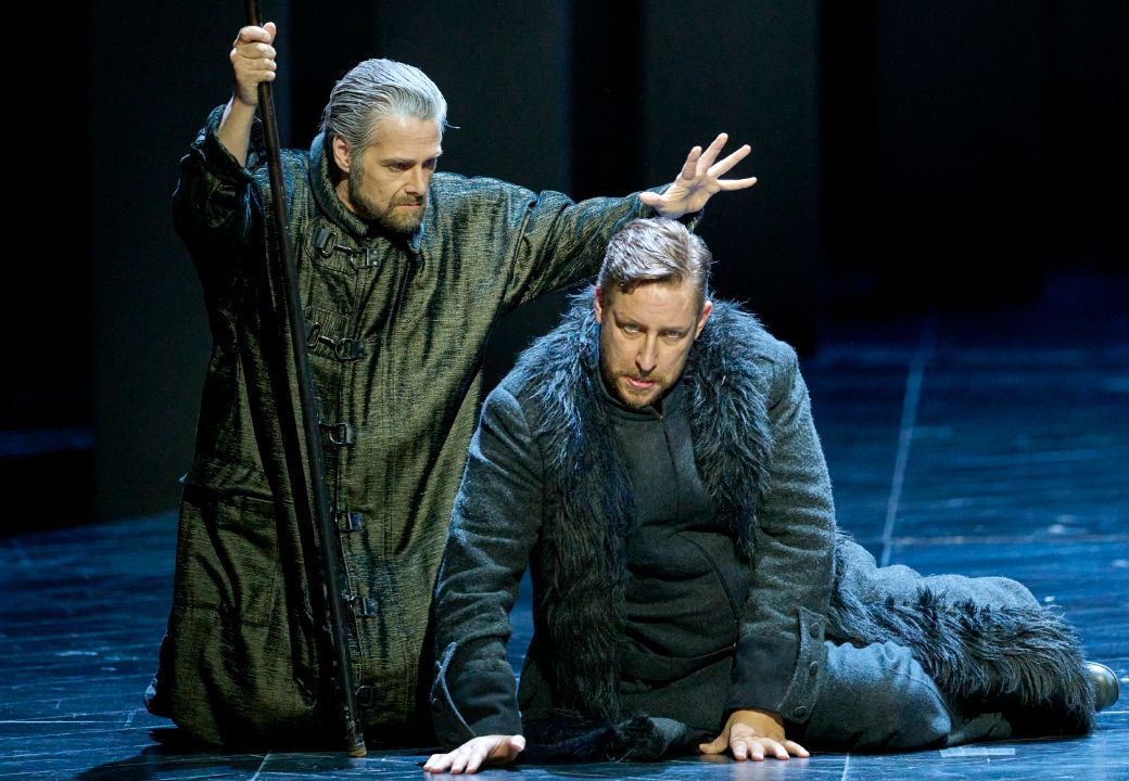 Michael Nagy (Alberich) und Mika Kares (Hagen) © Wiener Staatsoper | Michael Pöhn