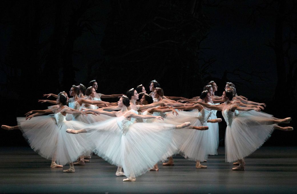 The Wilis in Act 2 of Kevin McKenzie's <i>Giselle</i> © Rosalie O'Connor