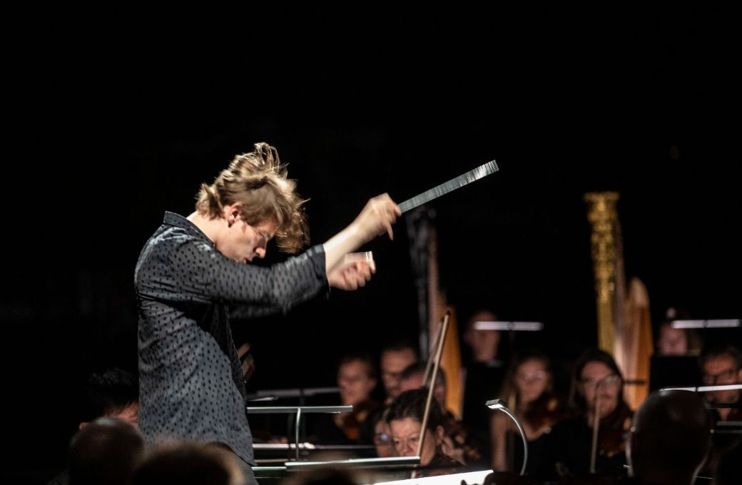 Klaus Mäkelä dirige l'Orchestre de Paris au Stadium de Vitrolles © Jean-Louis Fernandez