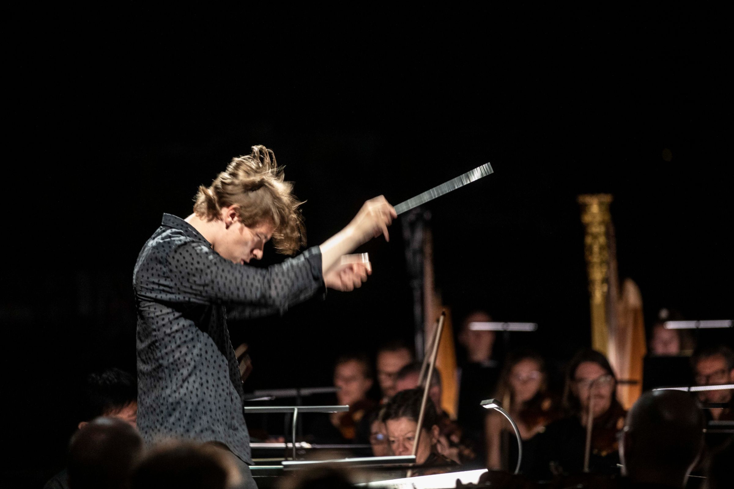 Klaus Mäkelä dirige l'Orchestre de Paris au Stadium de Vitrolles © Jean-Louis Fernandez